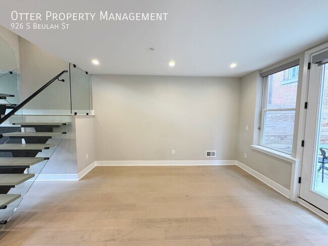 Building Photo - 926 S Beulah St