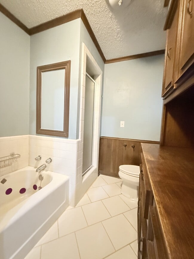 Building Photo - 1200 E Franklin St