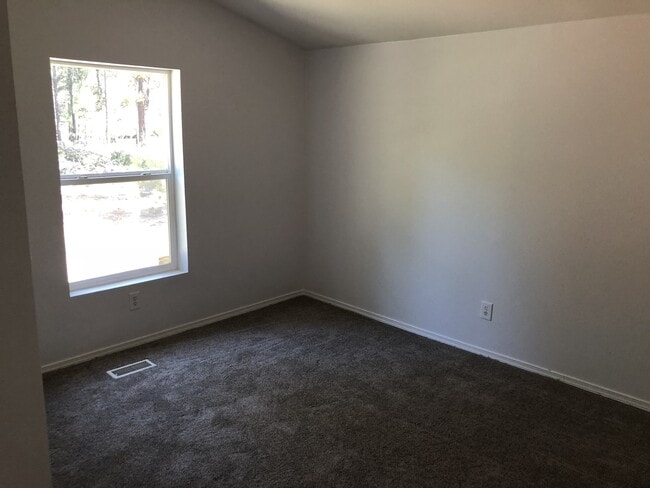 Building Photo - Nice remodeled home in Fall River Estates