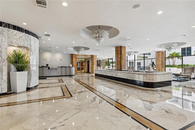 Building Photo - 2751 S Ocean Dr