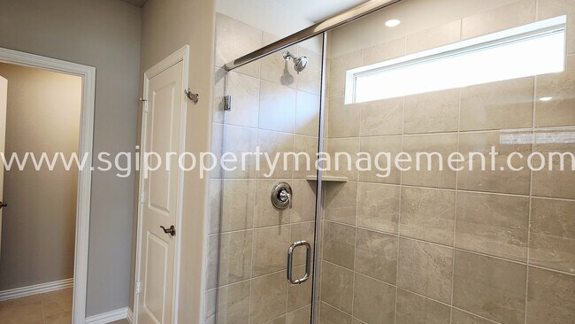 Building Photo - 417 Stagg St