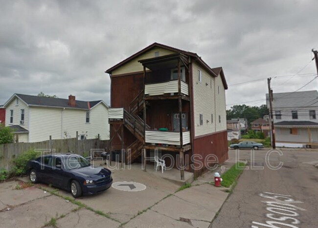Building Photo - 705 Lorenz Ave