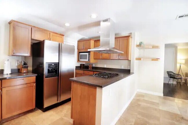 Building Photo - 1326 W Palm Ln