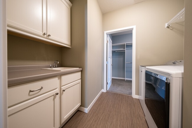 Building Photo - 1419 Palisade Path