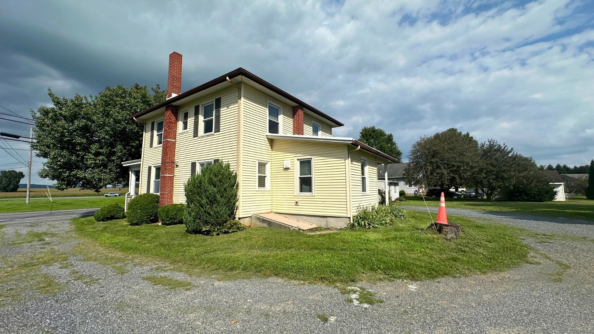Building Photo - 1864 W Main St