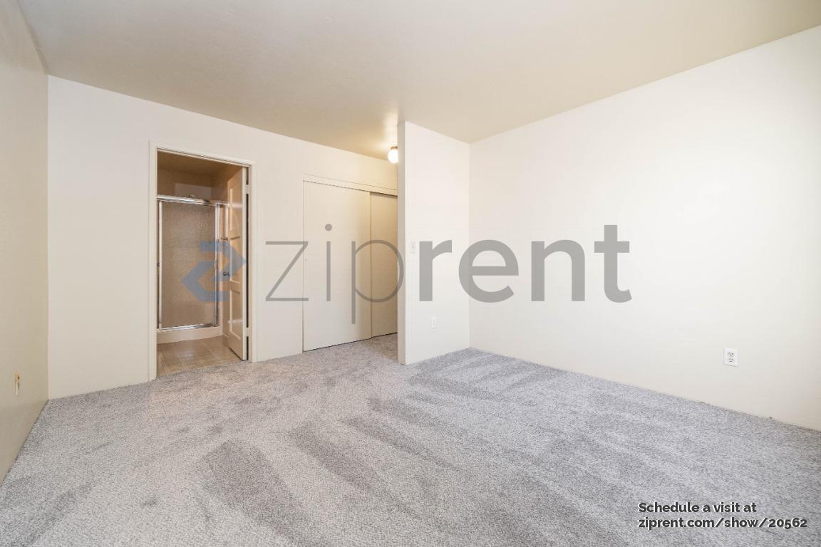 Building Photo - Unit A