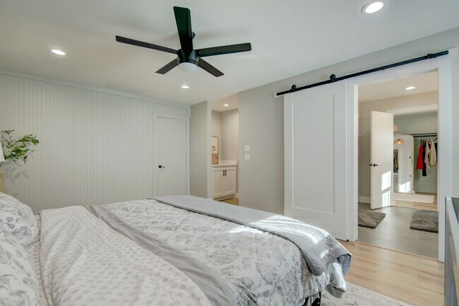 Building Photo - Gorgeous, updated home, turn-key and ready...