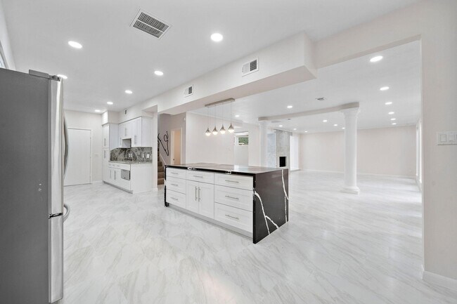 Building Photo - 1111 Potomac Dr