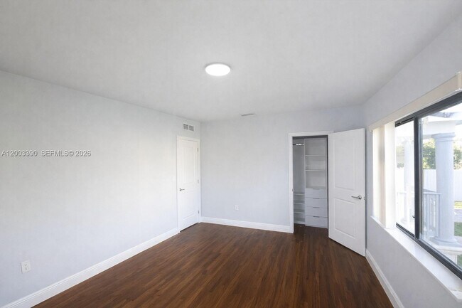 Building Photo - 1610 NW 31st Ave