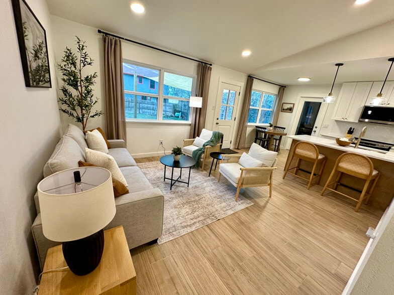 Building Photo - 6803 Hillcroft Dr