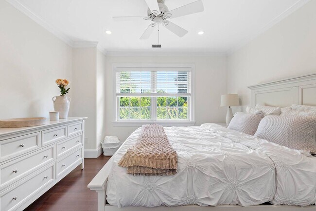 Building Photo - 50 Narrow Ln