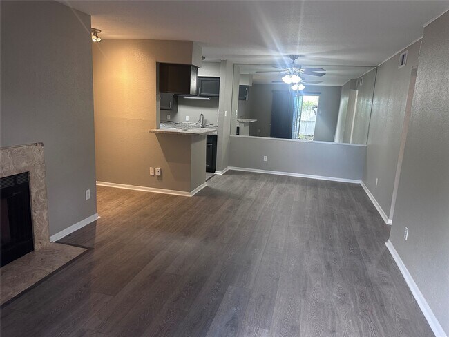 Building Photo - 7400 Bellerive Dr