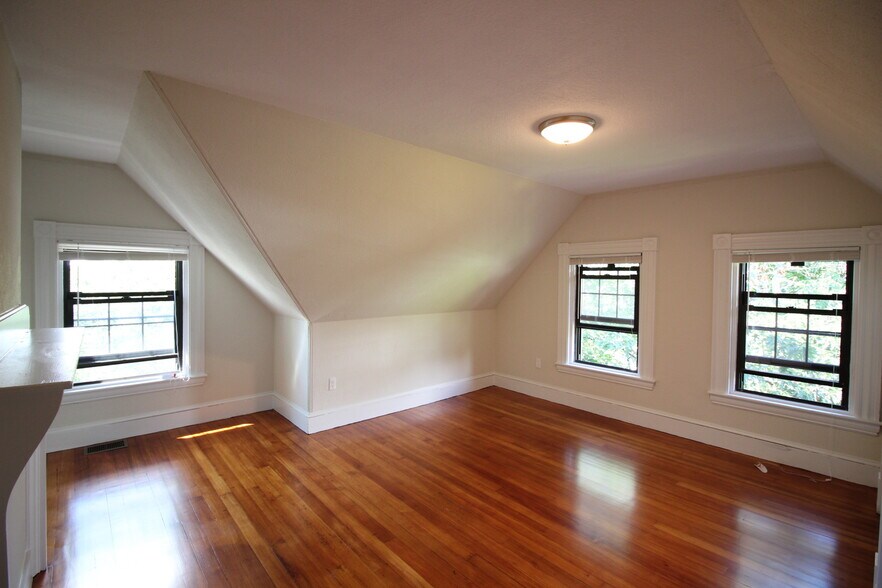 Building Photo - 64 Beech Glen St