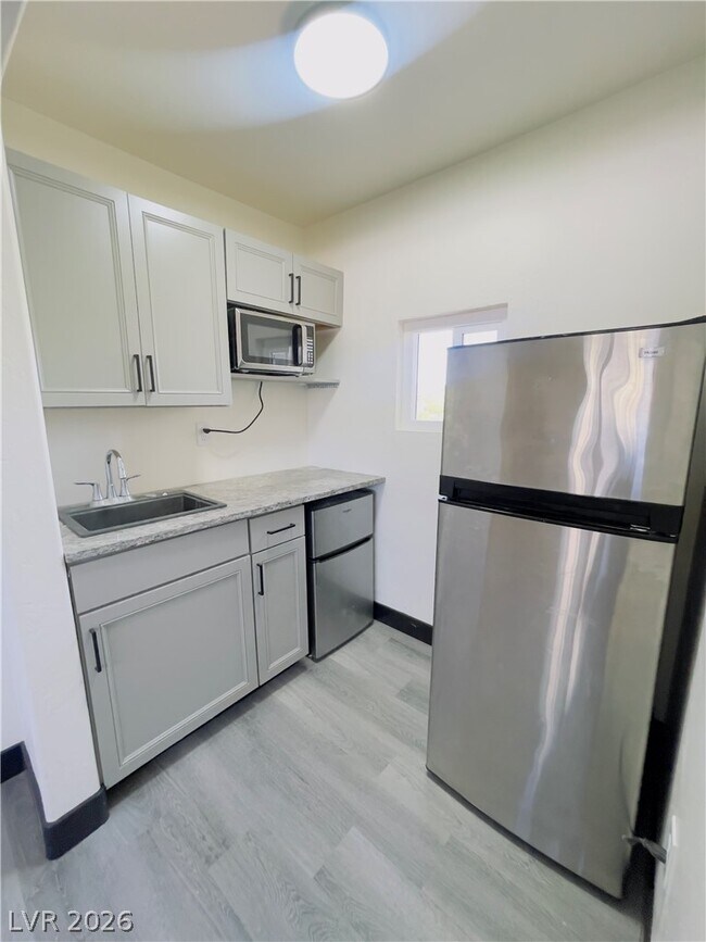 Building Photo - 2317 Santa Rita Dr