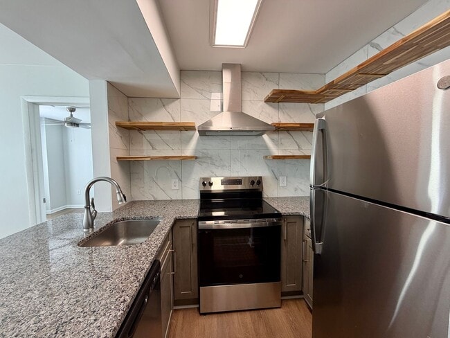 Building Photo - Five Points / USC Campus