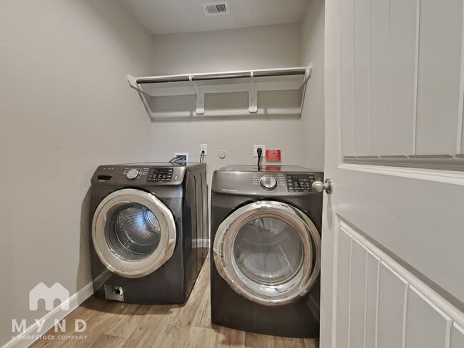 Building Photo - 3210 Sumac Dr