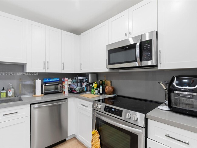 Building Photo - 6510 SW 59th Pl