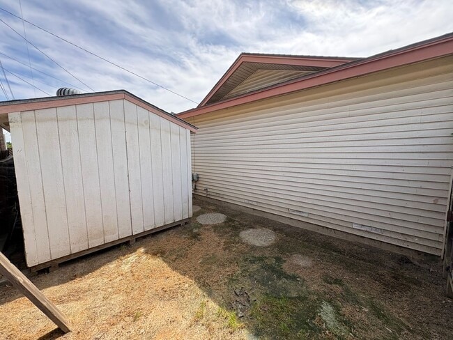 Building Photo - Corner lot home near Shopping Center Available Now!