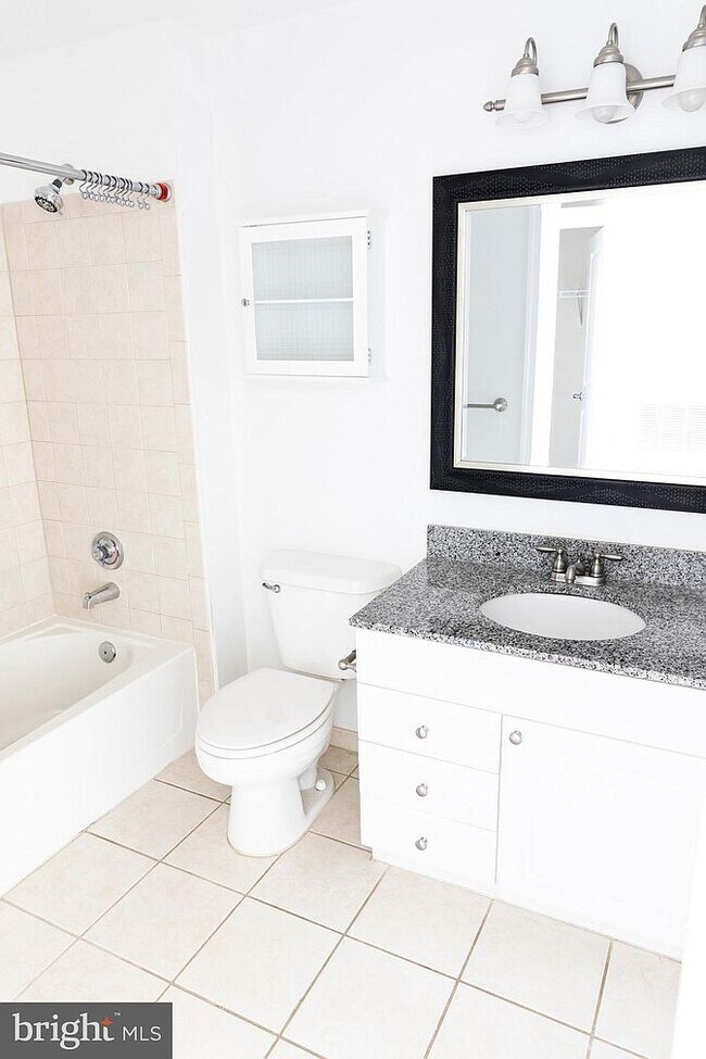 Building Photo - 3600 S Glebe Rd