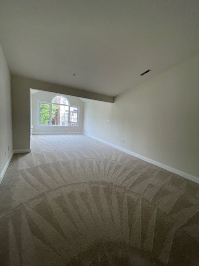 Building Photo - SPACIOUS TH IN CLARKSBURG