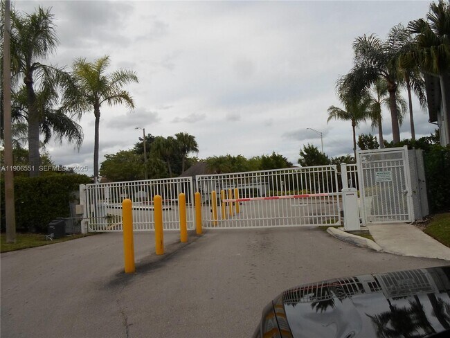 Building Photo - 20760 NE 4th Ct