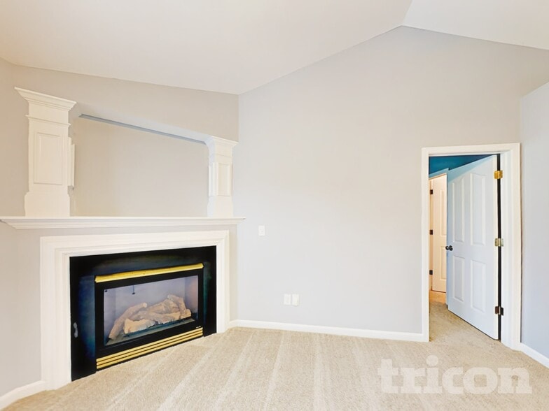Building Photo - 10207 Green Hedge Ave