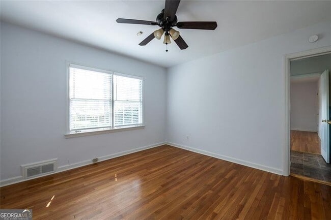 Building Photo - 1205 Spring Valley Ln NE