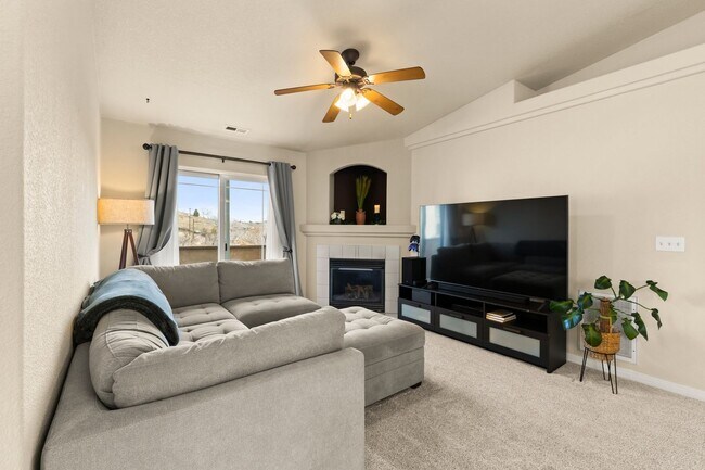Building Photo - Westside Condo with Mountain Views, Upgrad...