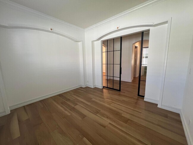 Building Photo - 104 NW Pleasant Grove Way