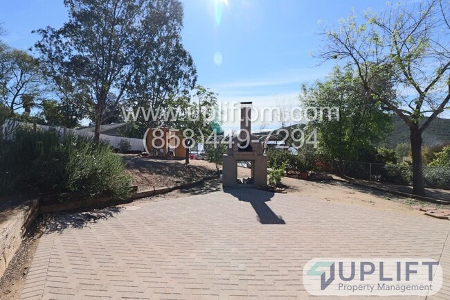 Building Photo - 4 Bedroom 2 Bathroom with Garage and Green...