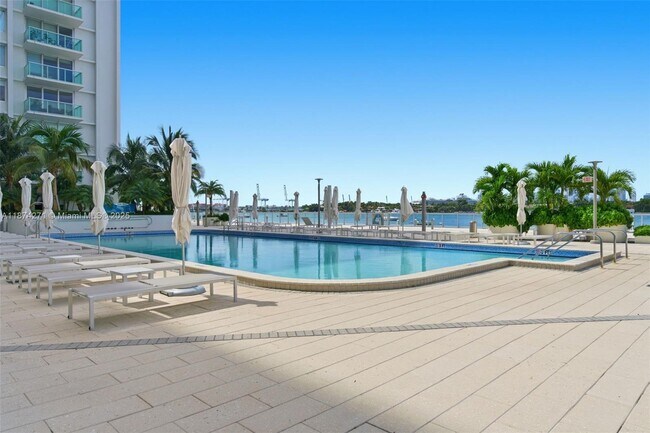 Building Photo - 1000 West Ave