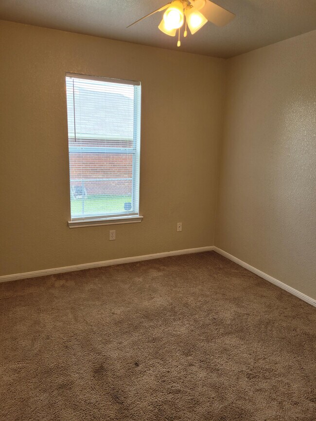 Building Photo - 4604 Acorn Creek Trail