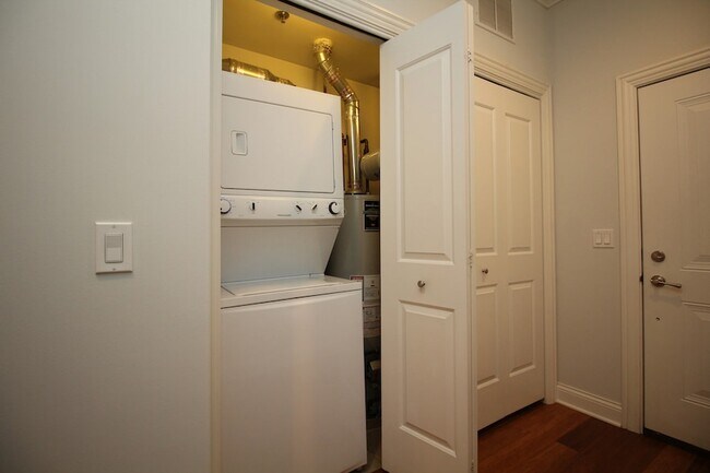 Building Photo - 1609 W Warren Blvd