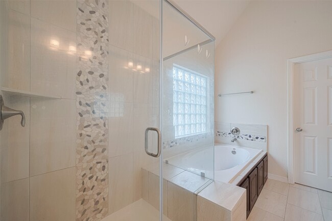 Building Photo - 10004 Spring Shadows Park Cir