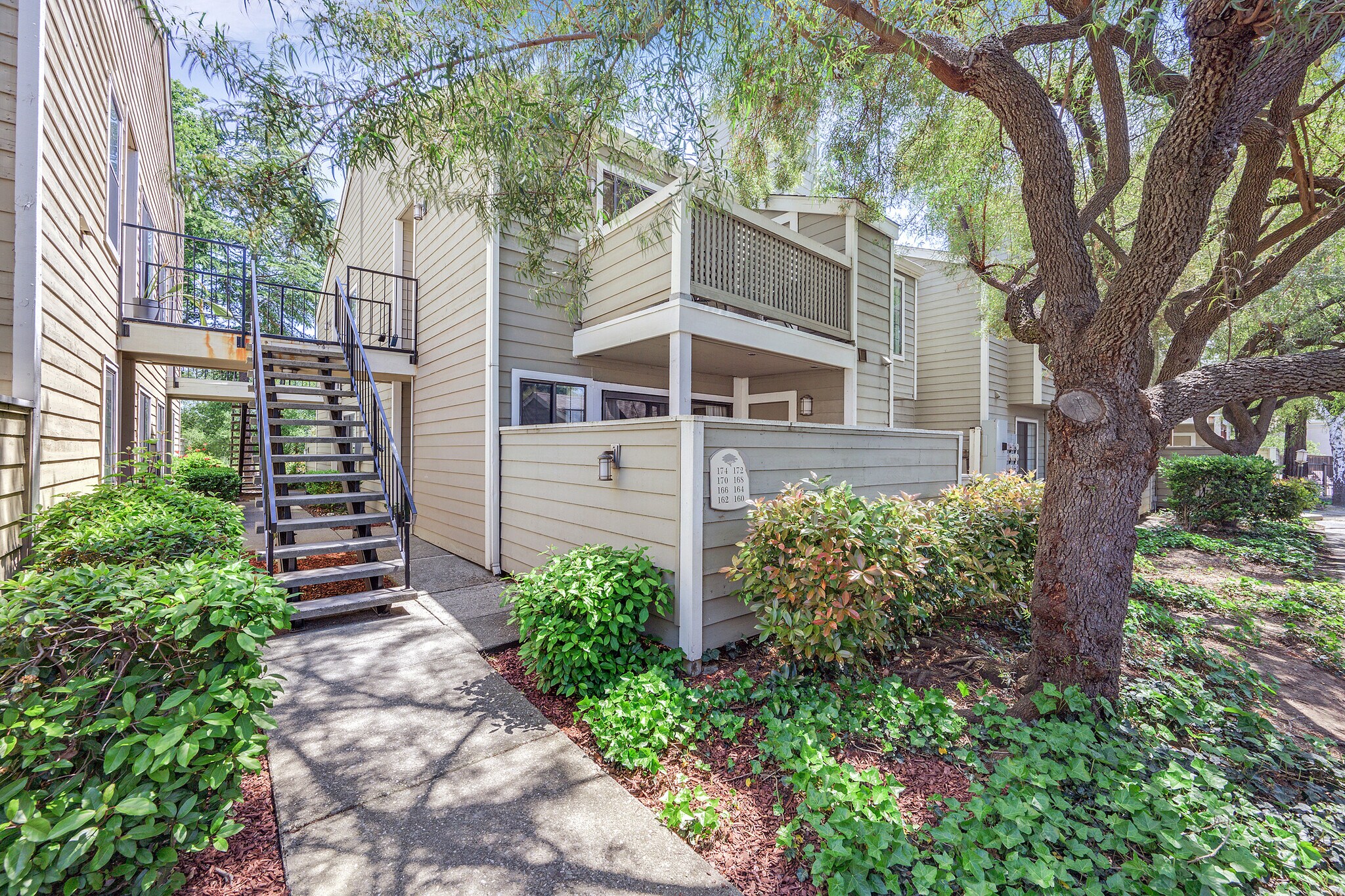 Building Photo - 160 Eastridge Dr