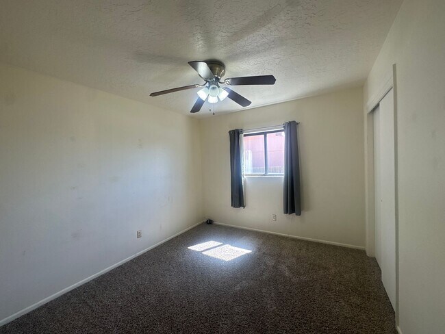Building Photo - 3 Bedroom 1 Bathroom Home for rent in Aztec