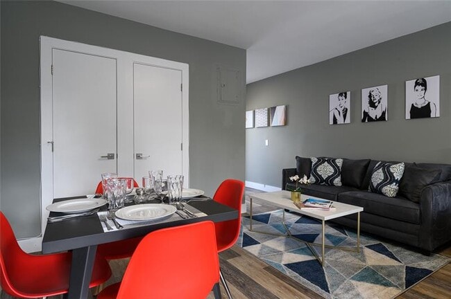 Building Photo - 1020 N Victoria Park Rd