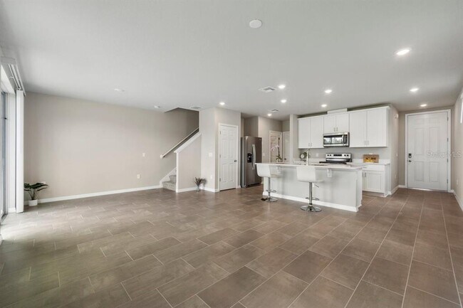 Building Photo - 726 Legacy Dr