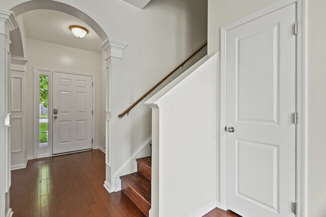 Building Photo - 465 Green Park Ln