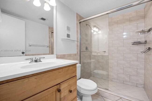Building Photo - 250 Jacaranda Dr