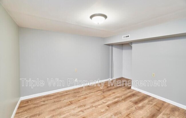 Building Photo - 1405 Willowbrook Dr