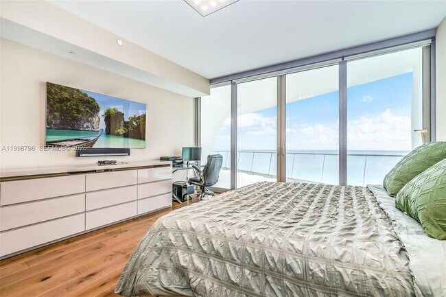 Building Photo - 16901 Collins Ave