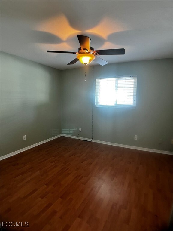 Building Photo - 1263 Caloosa Dr