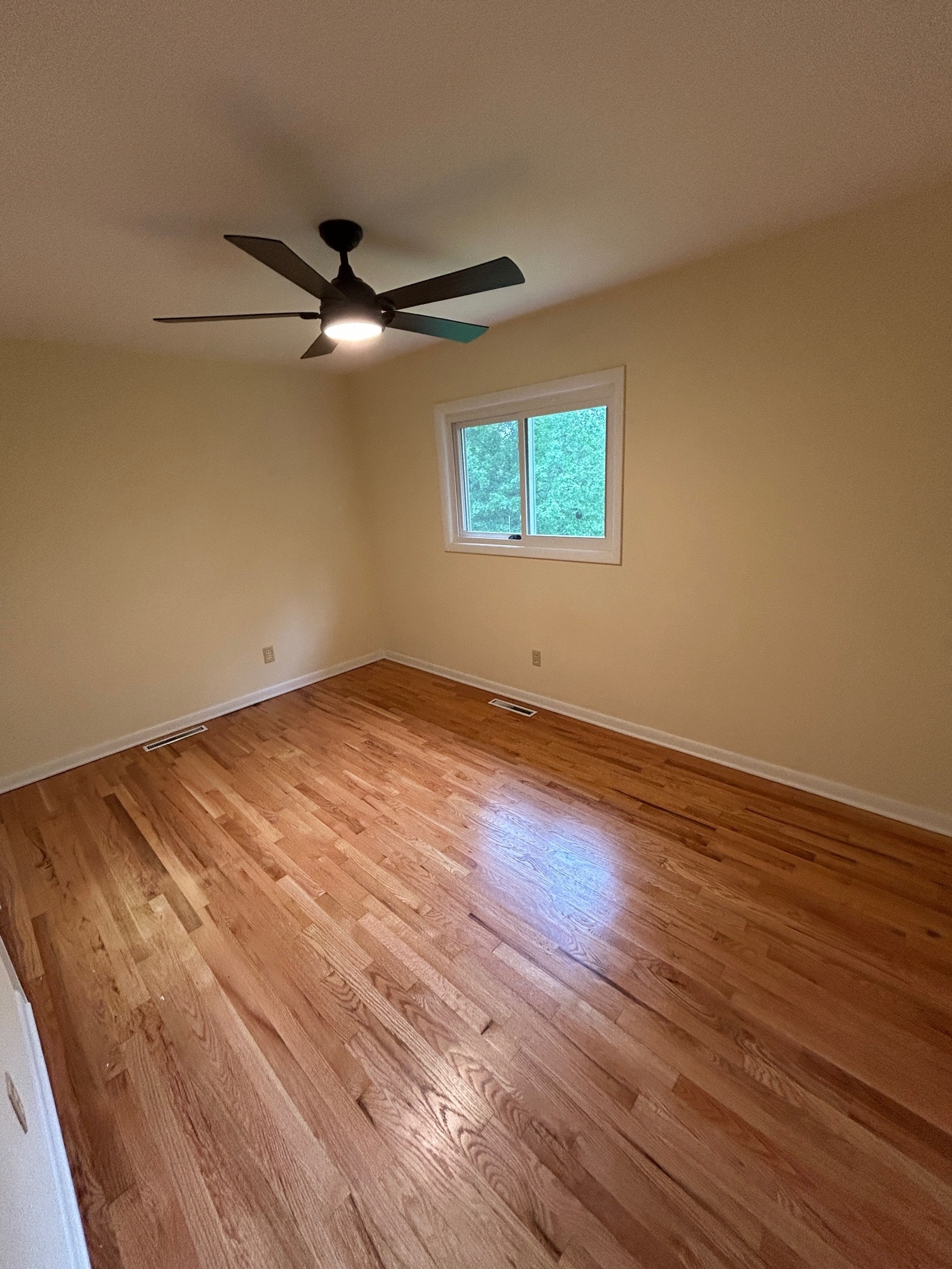 Building Photo - 1302 Lyndale Dr