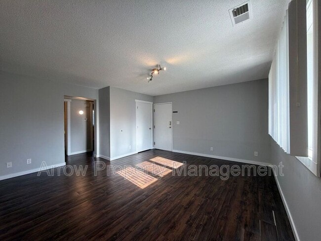 Building Photo - 520 N 4th St
