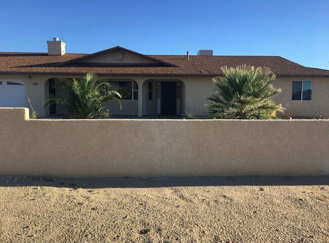 Building Photo - **Move In Special $200 Off 1st Month's Ren...