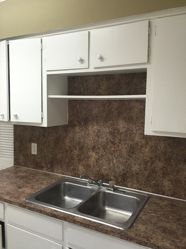 Building Photo - 2205 Camille Dr