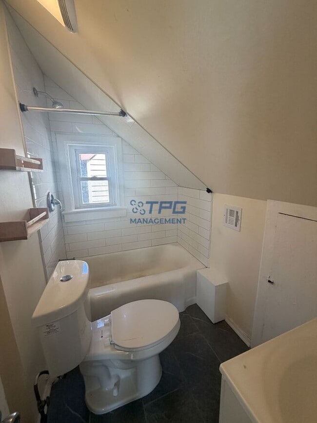 Building Photo - 134 Dewey St