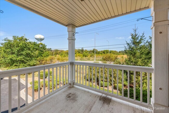 Building Photo - 2215 Aurora Dr