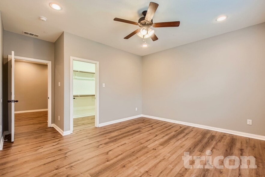 Building Photo - 1990 Timber Oaks Dr